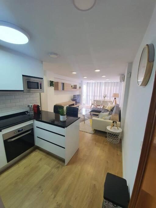 Beautiful Sea Views Cozy Apartment 350 M From Beach เบนัลมาเดนา ภายนอก รูปภาพ