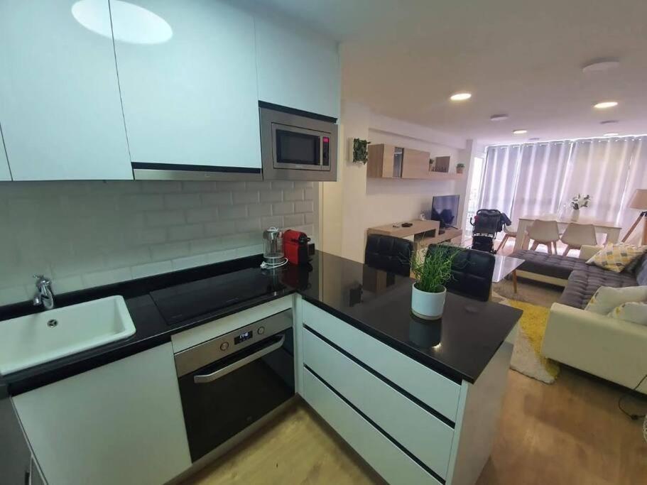 Beautiful Sea Views Cozy Apartment 350 M From Beach เบนัลมาเดนา ภายนอก รูปภาพ